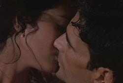 吻下面视频,情感交融的瞬间